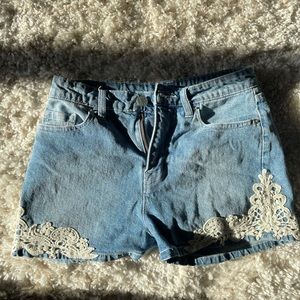 *SOLD* BDG High Rise Erin Floral Detail Shorts